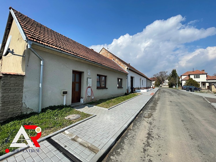 Prodej stavebního pozemku 749 m² - foto 3