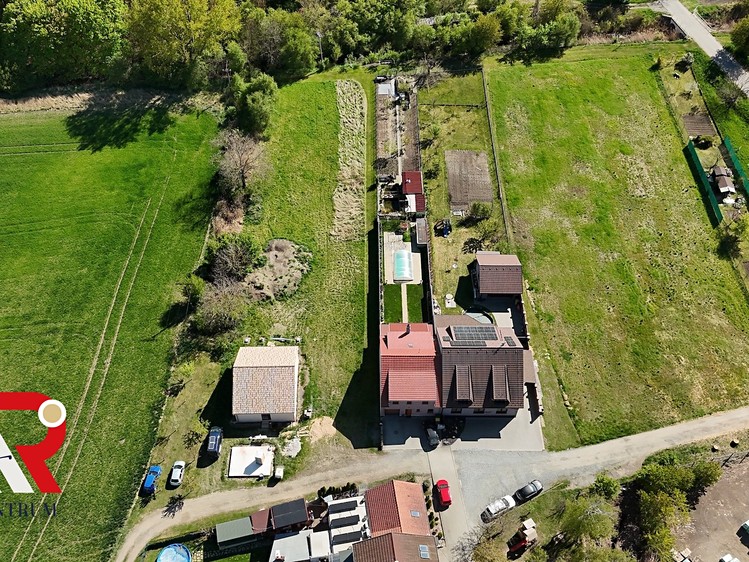 Prodej stavebního pozemku 1 025 m² - foto 1