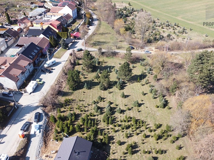 Prodej stavebního pozemku 971 m² - foto 2