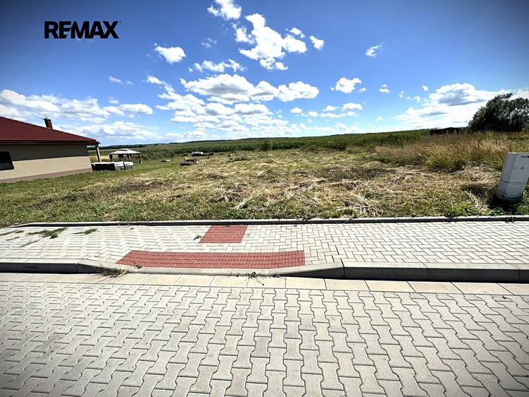 Prodej stavebního pozemku 838 m² - foto 1