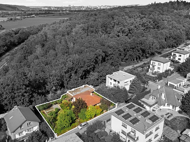 Prodej stavebního pozemku 740 m² - foto 2