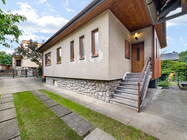 Prodej stavebního pozemku 740 m² - foto 4