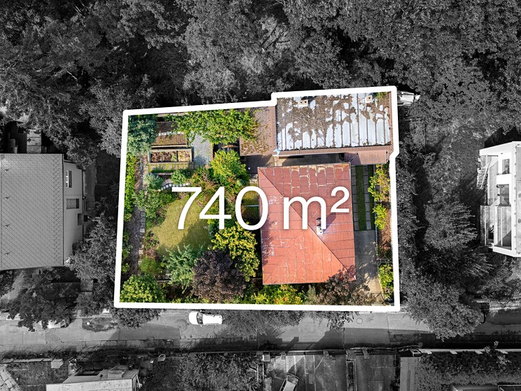 Prodej stavebního pozemku 740 m² - foto 1