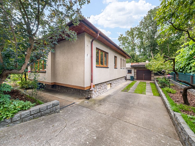 Prodej stavebního pozemku 740 m² - foto 3