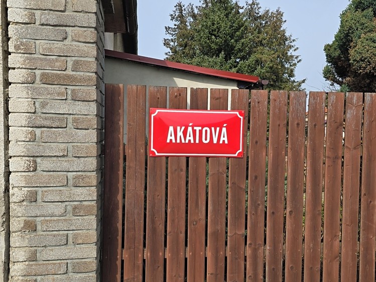 Prodej stavebního pozemku 715 m² - foto 2