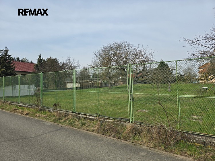 Prodej stavebního pozemku 715 m² - foto 3