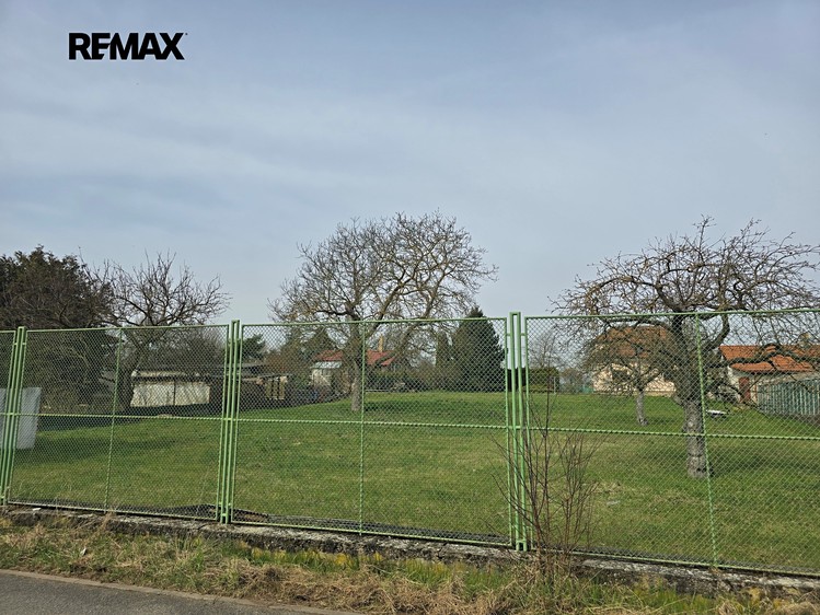 Prodej stavebního pozemku 715 m² - foto 6