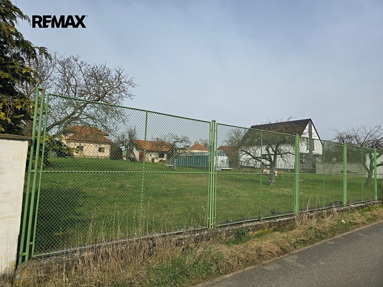 Prodej stavebního pozemku 715 m² - foto 5