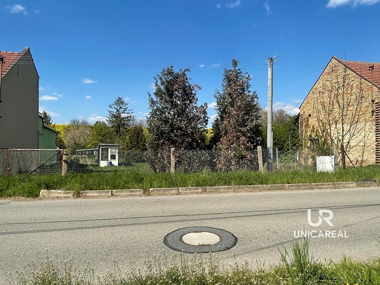 Prodej stavebního pozemku 965 m² - foto 1