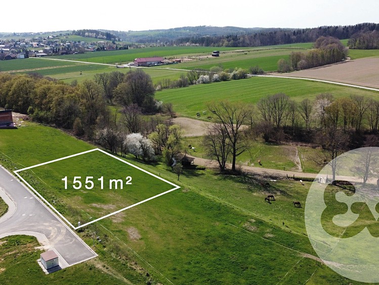 Prodej stavebního pozemku 1 551 m² - foto 1
