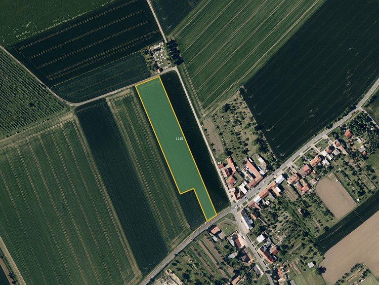 Prodej pole 12 640 m² - foto 1