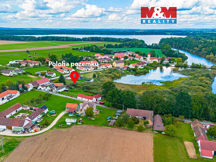 Prodej stavebního pozemku 1 522 m² - foto 1