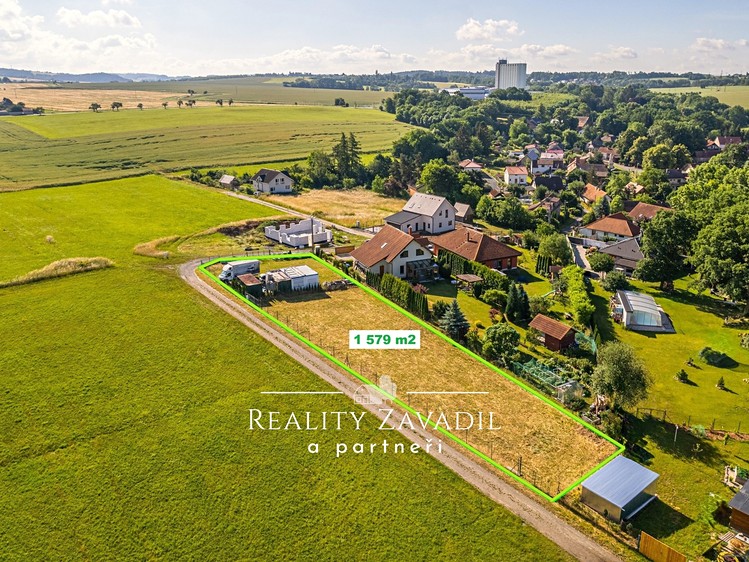 Prodej stavebního pozemku 1 579 m² - foto 1