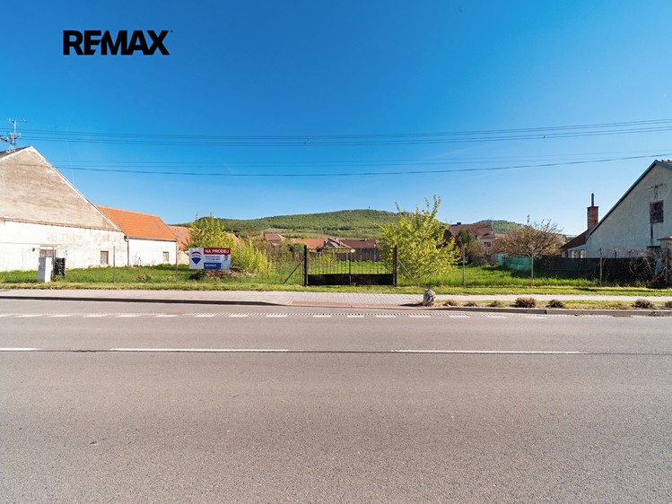 Prodej stavebního pozemku 1 501 m² - foto 2