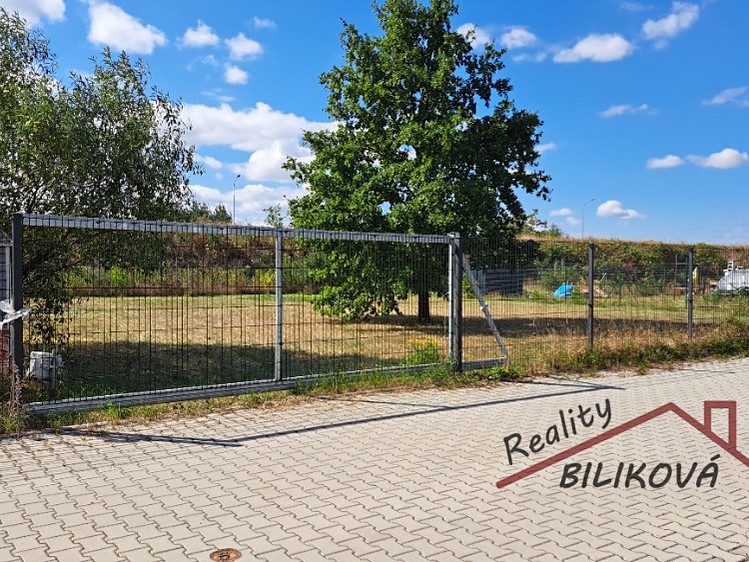 Prodej stavebního pozemku 790 m² - foto 1