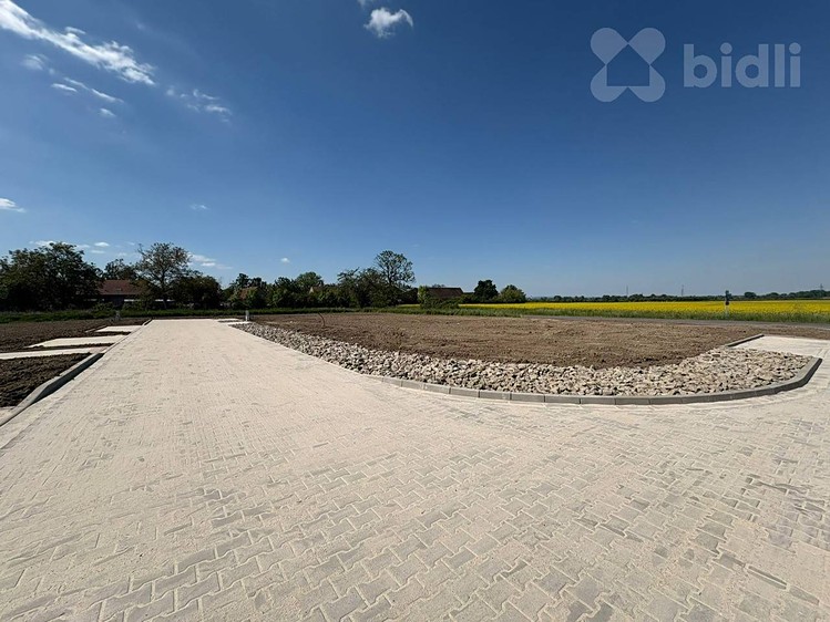 Prodej stavebního pozemku 975 m² - foto 2
