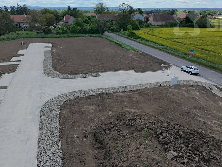 Prodej stavebního pozemku 975 m² - foto 1
