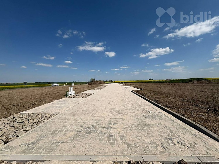 Prodej stavebního pozemku 975 m² - foto 6