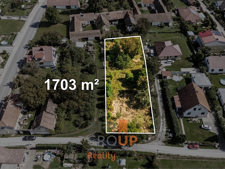 Prodej stavebního pozemku 1 703 m² - foto 3