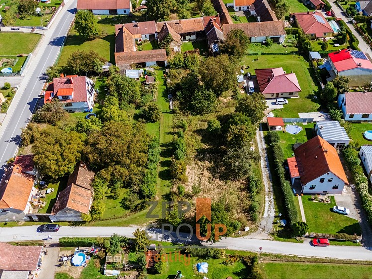 Prodej stavebního pozemku 1 703 m² - foto 4