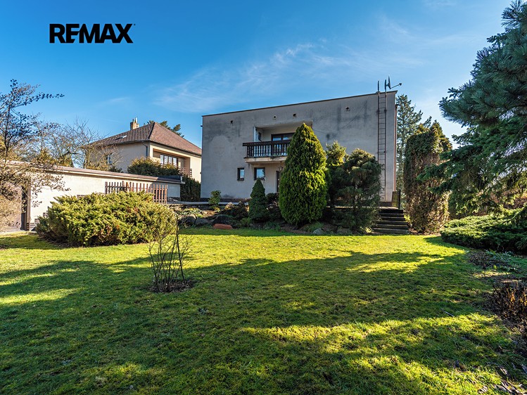 Prodej  stavebního pozemku 1 696 m² - foto 8