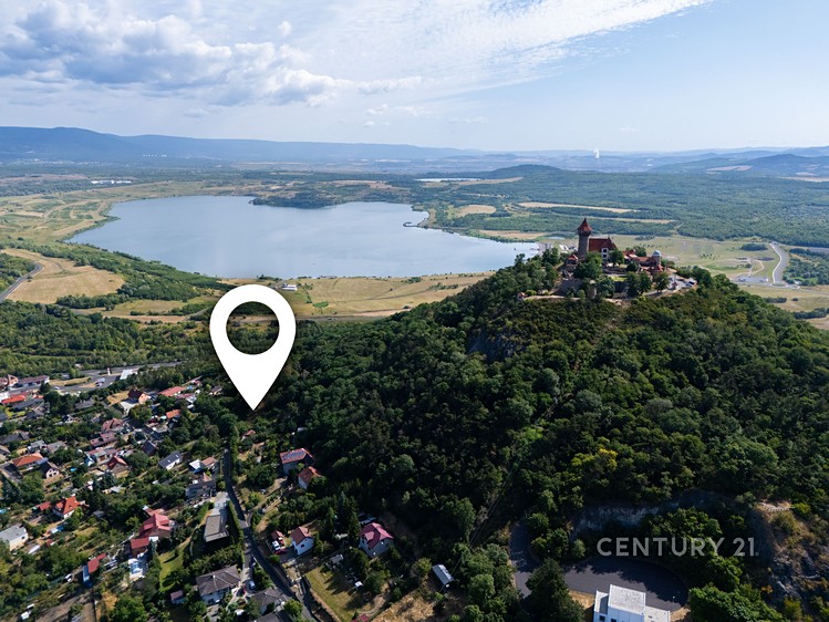 Prodej stavebního pozemku 1 892 m² - foto 1
