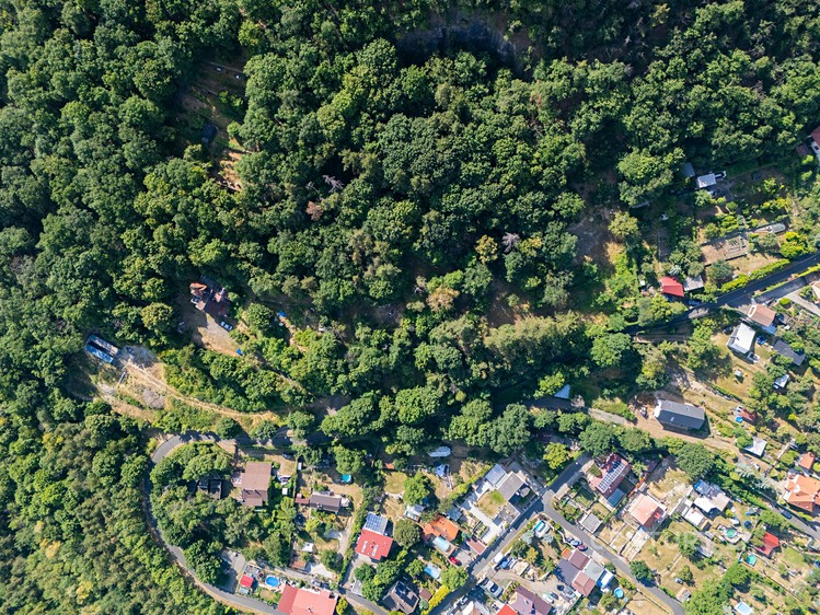 Prodej stavebního pozemku 1 892 m² - foto 3