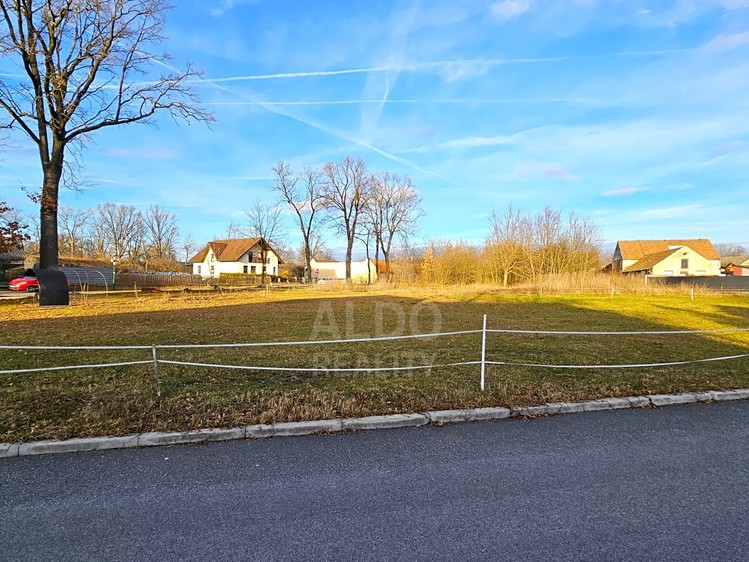 Prodej stavebního pozemku 983 m² - foto 4