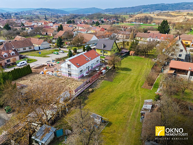 Prodej stavebního pozemku 1 833 m² - foto 1