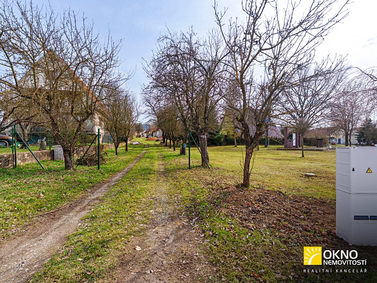 Prodej stavebního pozemku 1 833 m² - foto 3