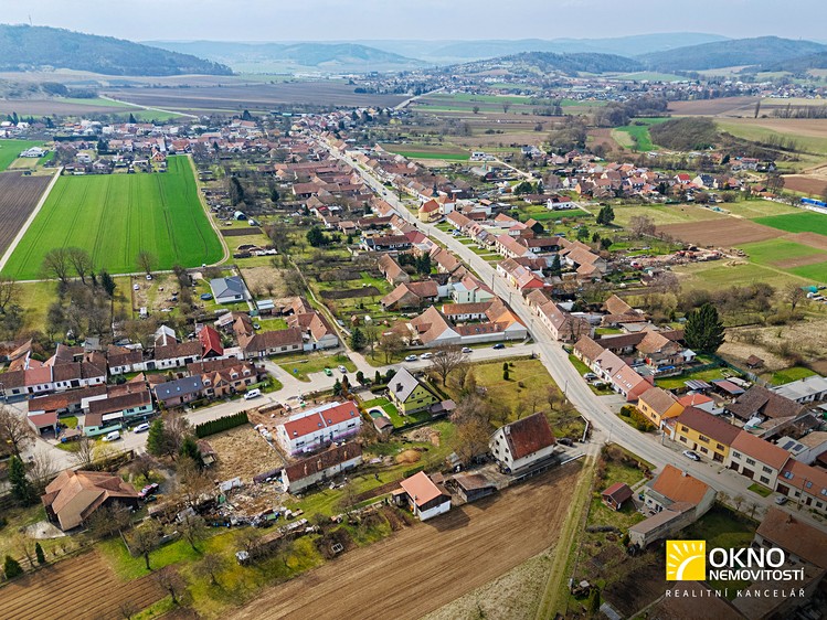 Prodej stavebního pozemku 1 833 m² - foto 5