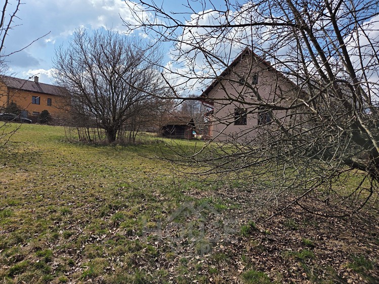Prodej stavebního pozemku 969 m² - foto 1
