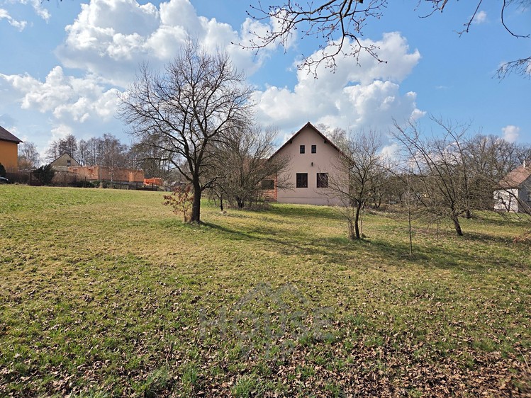 Prodej stavebního pozemku 952 m² - foto 2