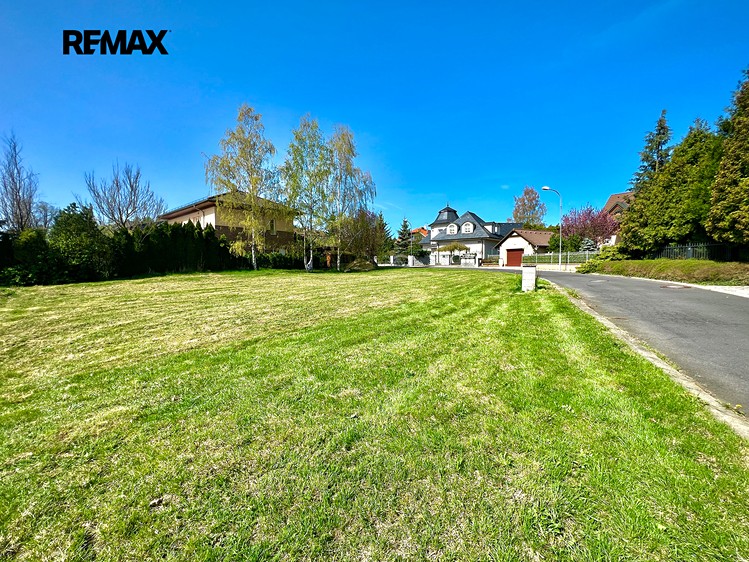 Prodej stavebního pozemku 820 m² - foto 1