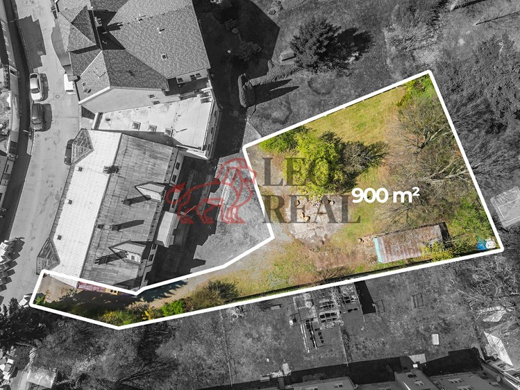 Prodej stavebního pozemku 900 m² - foto 1