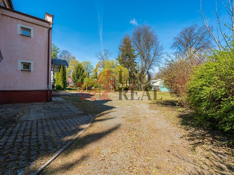 Prodej stavebního pozemku 900 m² - foto 4