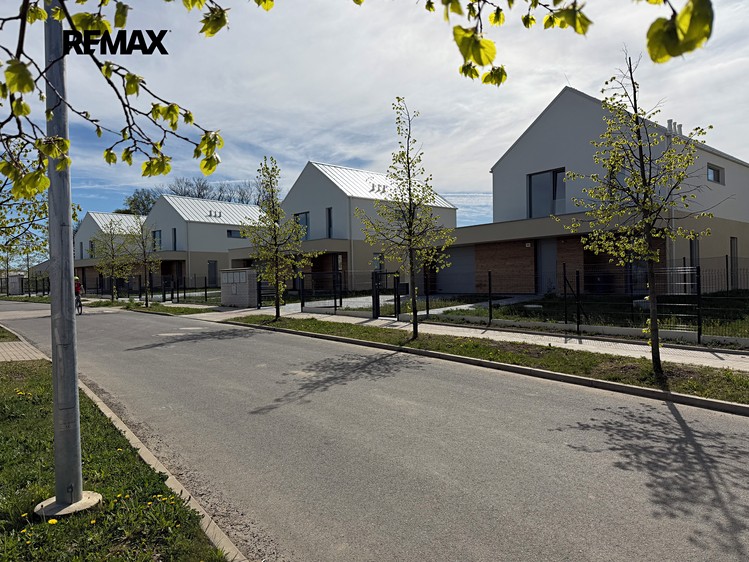 Prodej  stavebního pozemku 865 m² - foto 5