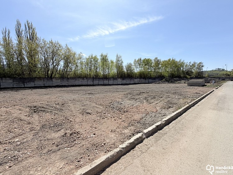 Pronájem komerčního pozemku 6 000 m² - foto 1