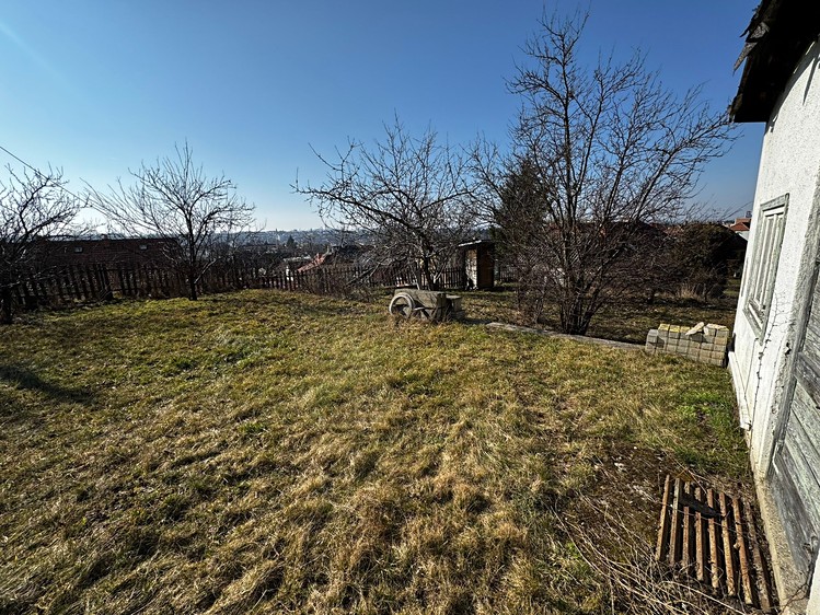 Pronájem zahrady 640 m² - foto 1