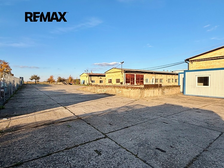 Pronájem  komerčního pozemku 1 650 m² - foto 8