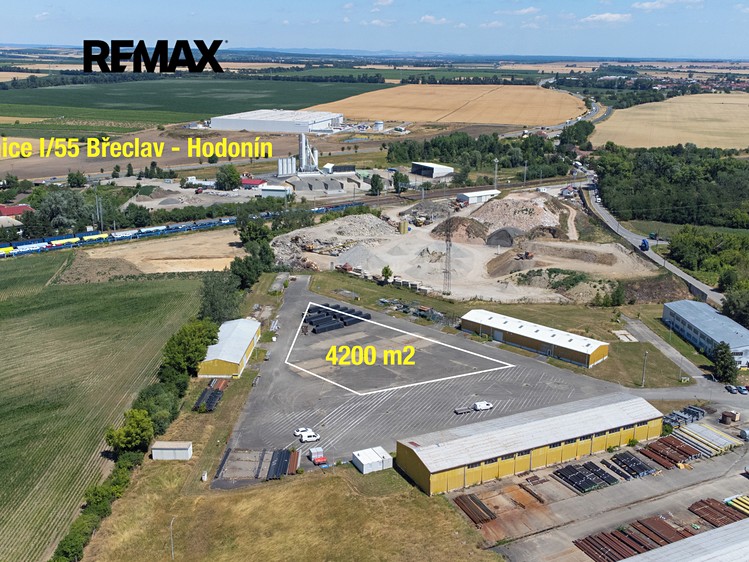 Pronájem komerčního pozemku 4 200 m² - foto 1