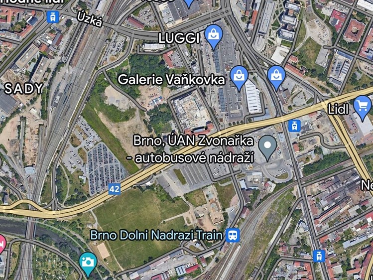 Pronájem komerčního pozemku 9 500 m² - foto 1