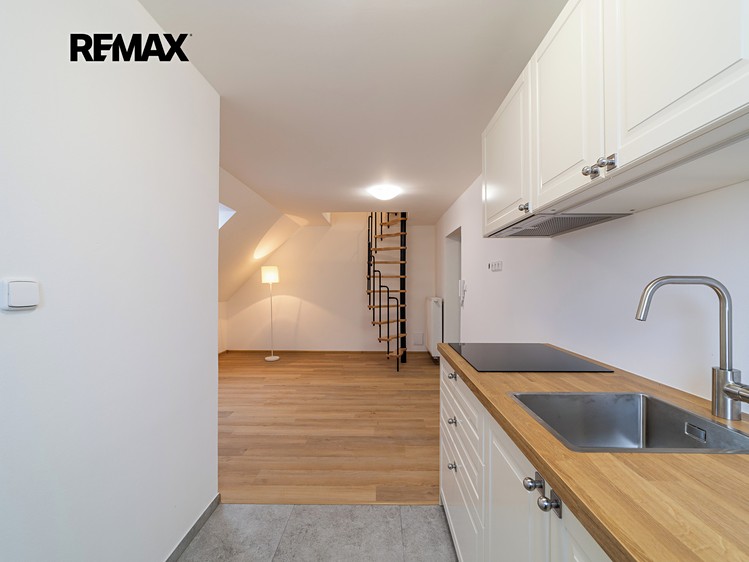 Prodej komerční nemovitosti 79 m² - foto 3