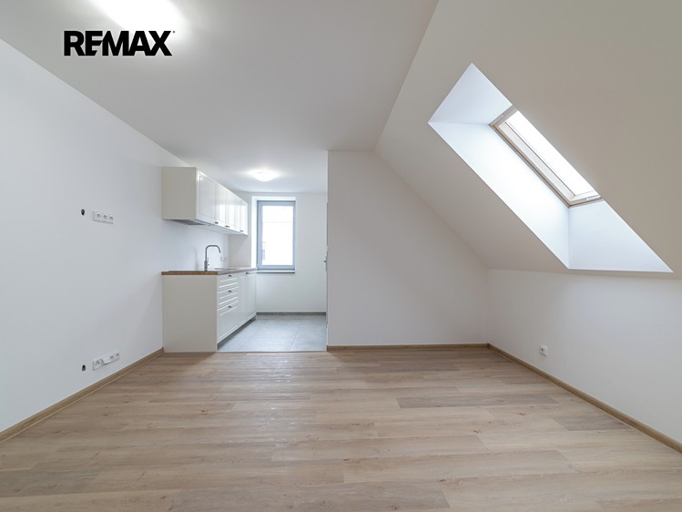 Prodej komerční nemovitosti 79 m² - foto 8