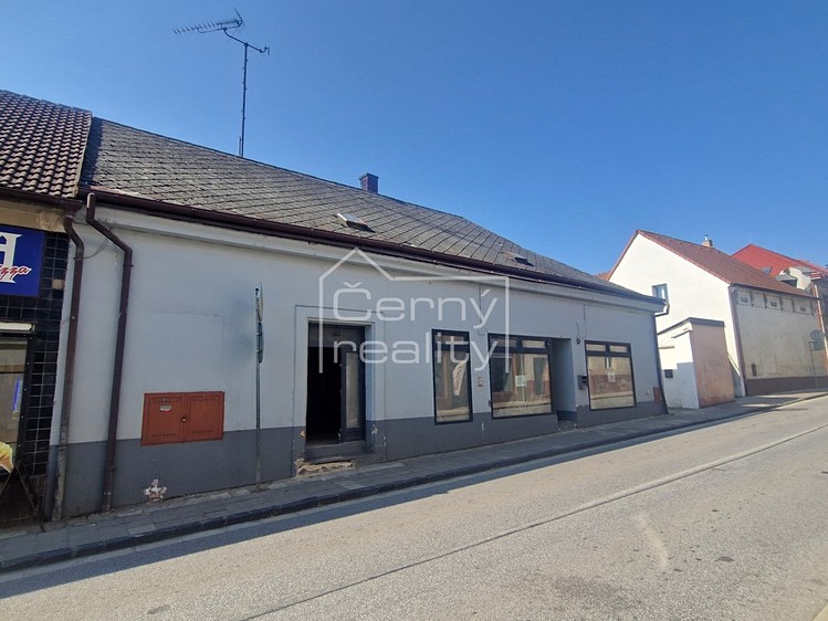 Prodej komerční nemovitosti 300 m² - foto 2