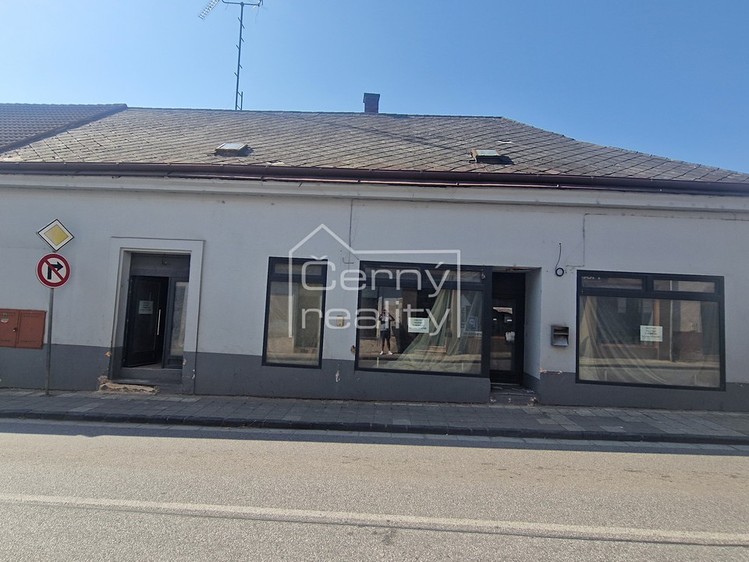 Prodej komerční nemovitosti 300 m² - foto 3