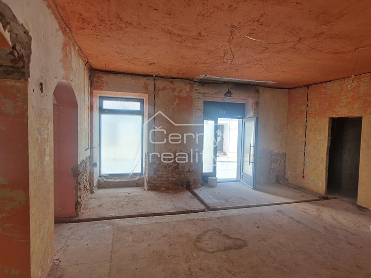 Prodej komerční nemovitosti 300 m² - foto 8