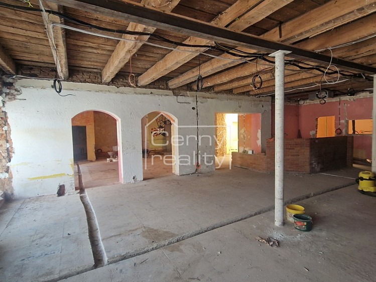 Prodej komerční nemovitosti 300 m² - foto 6