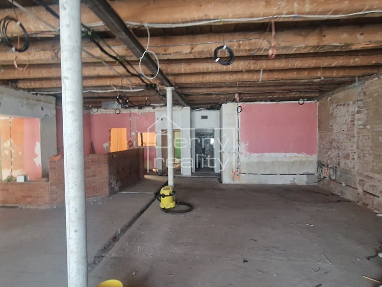 Prodej komerční nemovitosti 300 m² - foto 7