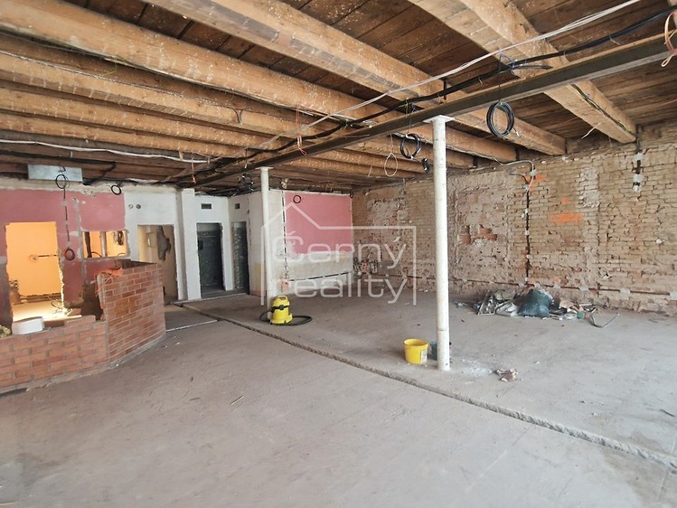 Prodej komerční nemovitosti 300 m² - foto 5